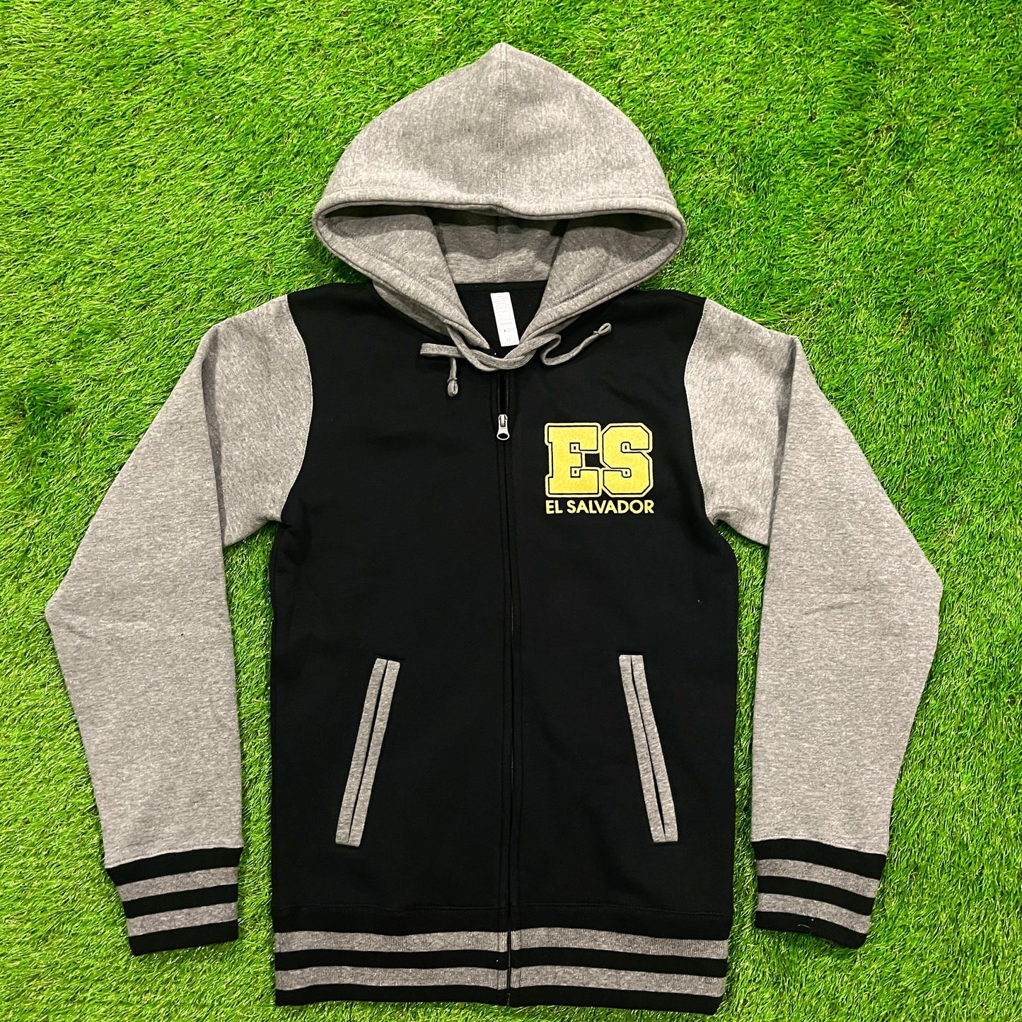 EL SALVADOR  CHAQUETA GORRO Y ZIPPER